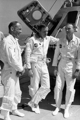 Apollo 11 - 45 výročie - 01_24_5_1969