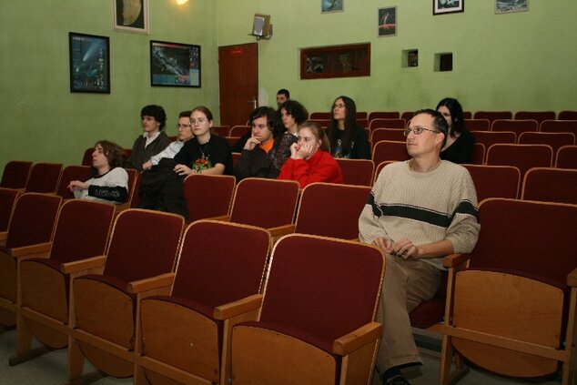 Účastníci na prednáške Petra Kulvánka