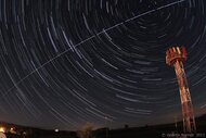 StartRail s preletom ISS 20.8.2011: Canon 500D, FishEye 15mm, Kont. snímanie 3 hod, Exp 15s